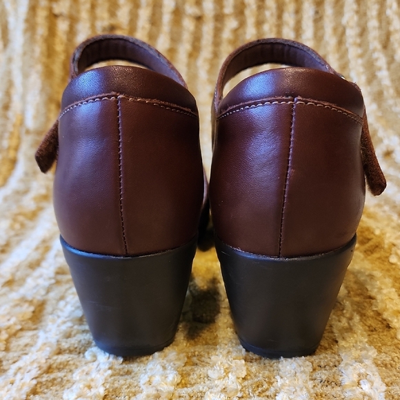 Clarks Dark Brown Ankle Strap Heels - Picture 6 of 11